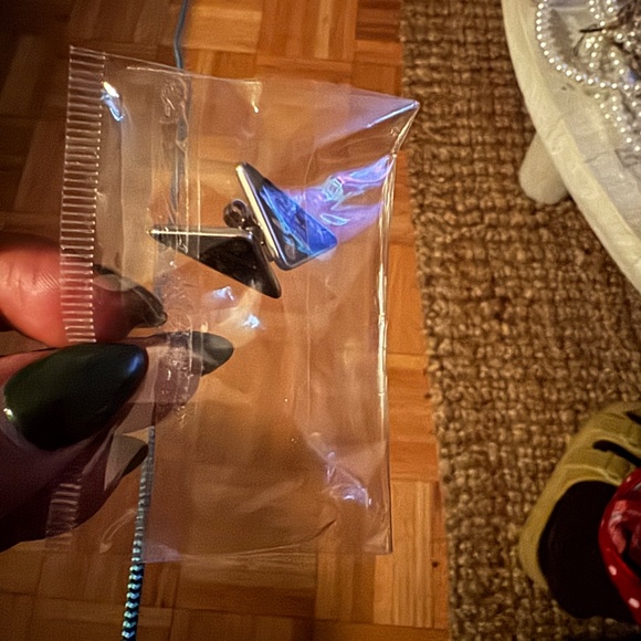 Prada logo triangle stud earrings - Picture 5 of 5